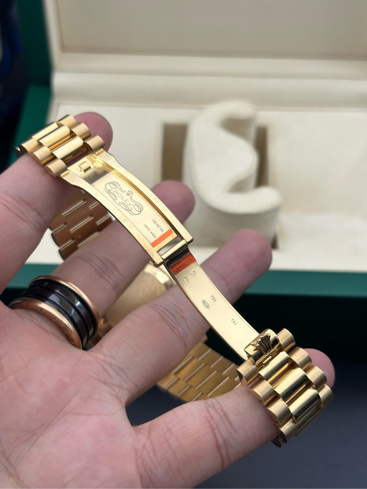 【Super Clone】ROLEX Day-Date 40mm Champagne Dial and Diamond Bezel Yellow Gold President Bracelet  228348RBR-0003