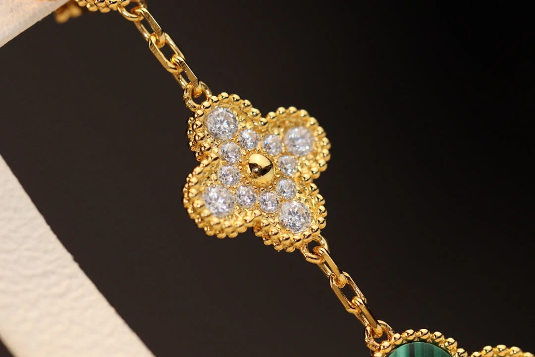 Regalia jewelryCLOVER EARRINGS GOLD MALACHITE DIAMOND 3 MOTIF