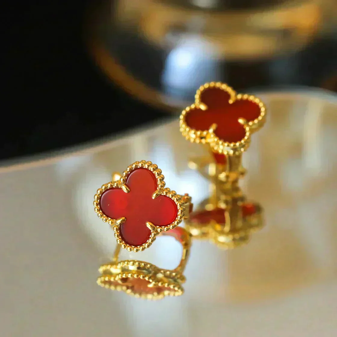 Regalia jewelryCLOVER MEDIUM 1 MOTIFS CARNELIAN  EARRINGS