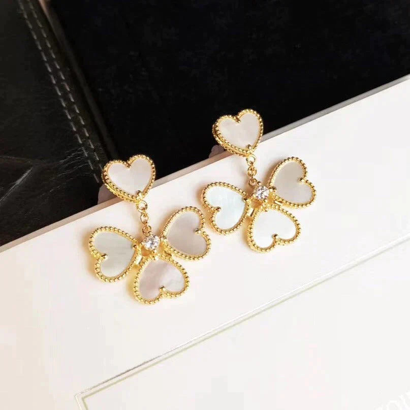 Regalia jewelryCLOVER SWEET WHITE MOP EARRINGS