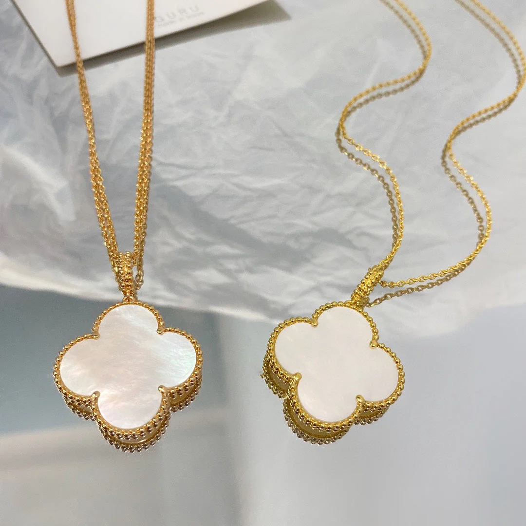 Regalia jewelryCLOVER 25MM MOP LARGE PENDANT NECKLACE