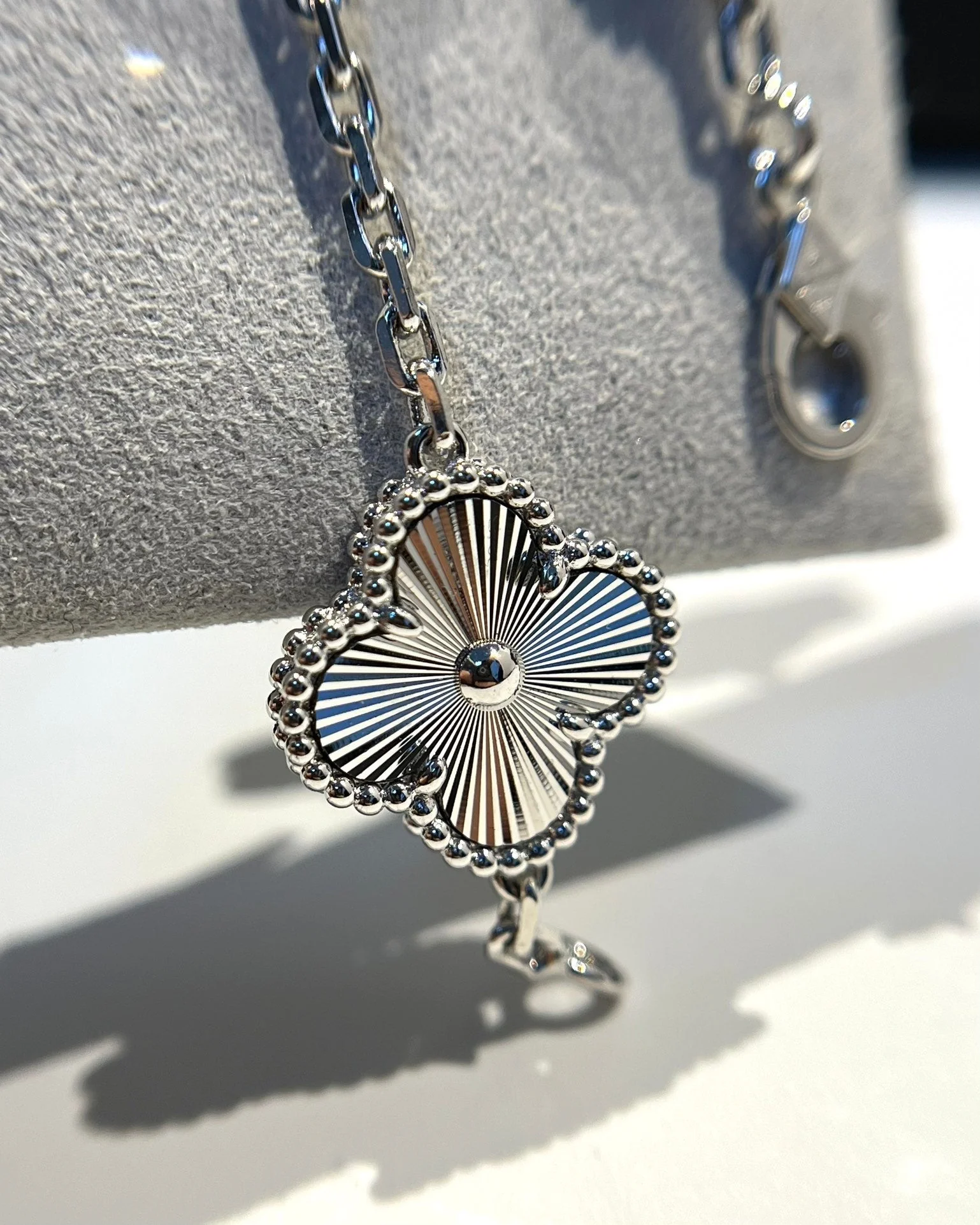 Regalia jewelryCLOVER 5 MOTIF SILVER DIAMOND BRACELET