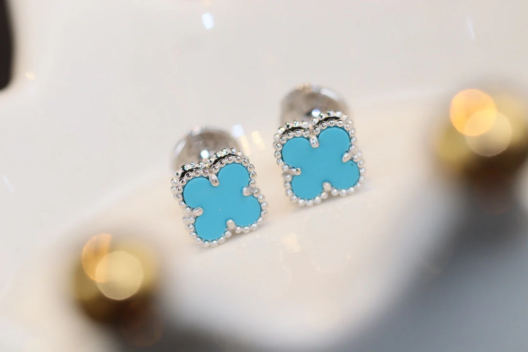 Regalia jewelryCLOVER MINI TURQUOISE SILVER STUD EARRINGS