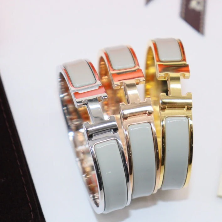 Regalia jewelryH LIGHT BLUE BRACELET