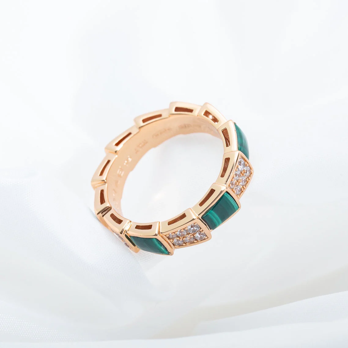 Regalia jewelrySERPENTI RING PINK GOLD MALACHITE DIAMOND PAVED 4MM