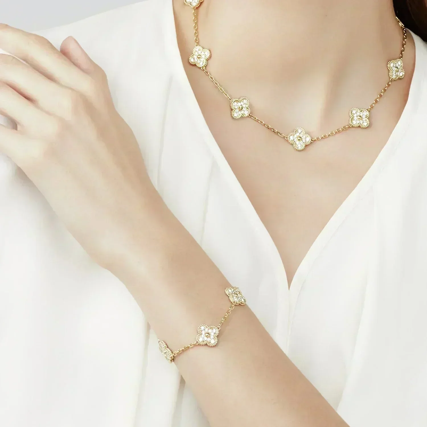 Regalia jewelryCLOVER 5 MOTIFS  FULL DIAMOND BRACELET