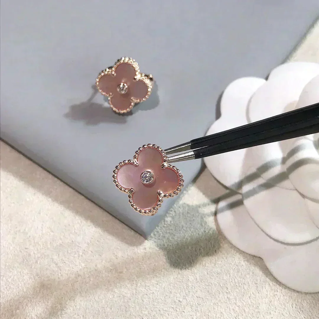 Regalia jewelryCLOVER MEDIUM 1 MOTIFS  PINK MOP DIAMOND EARRINGS