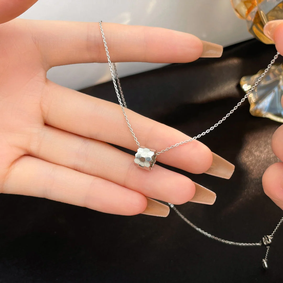 Regalia jewelryBEE MINI NECKLACE