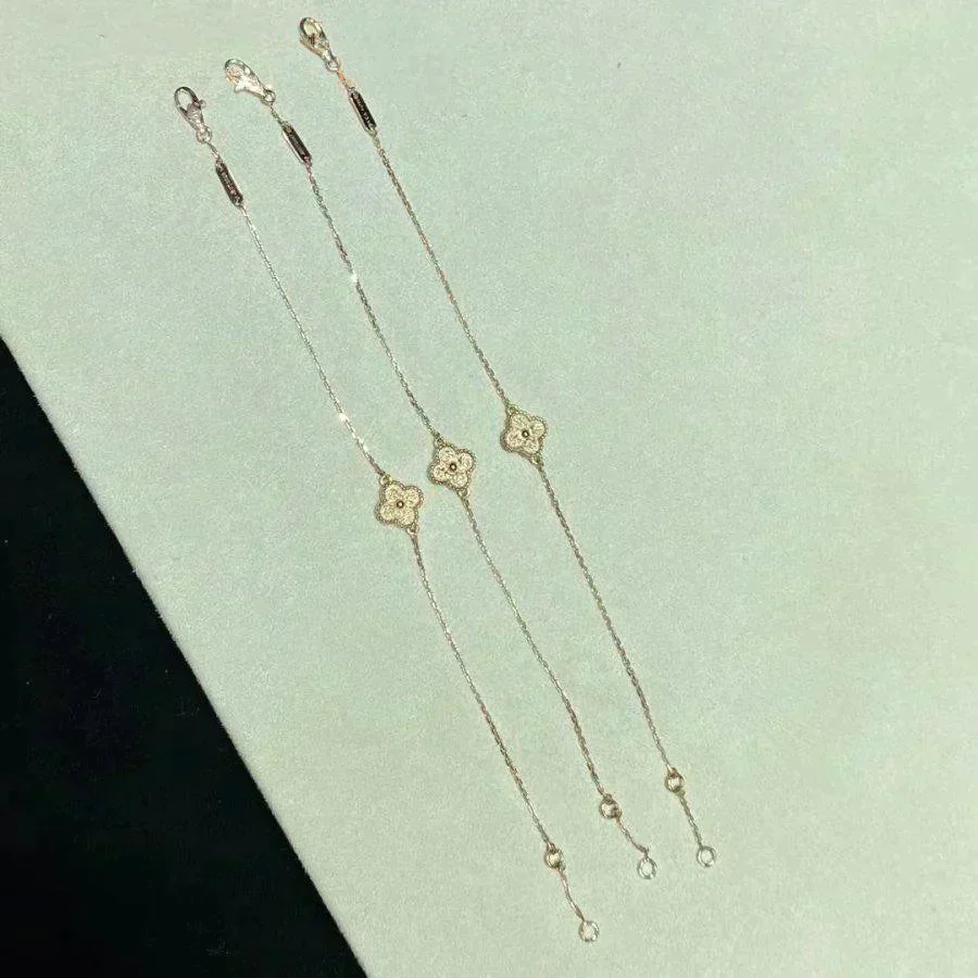 Regalia jewelryCLOVER SINGLE FLOWER BRACELET