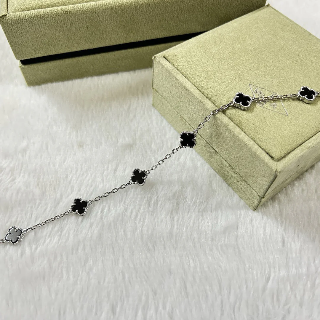 Regalia jewelryCLOVER 6 MOTIF  ONYXS BRACELET