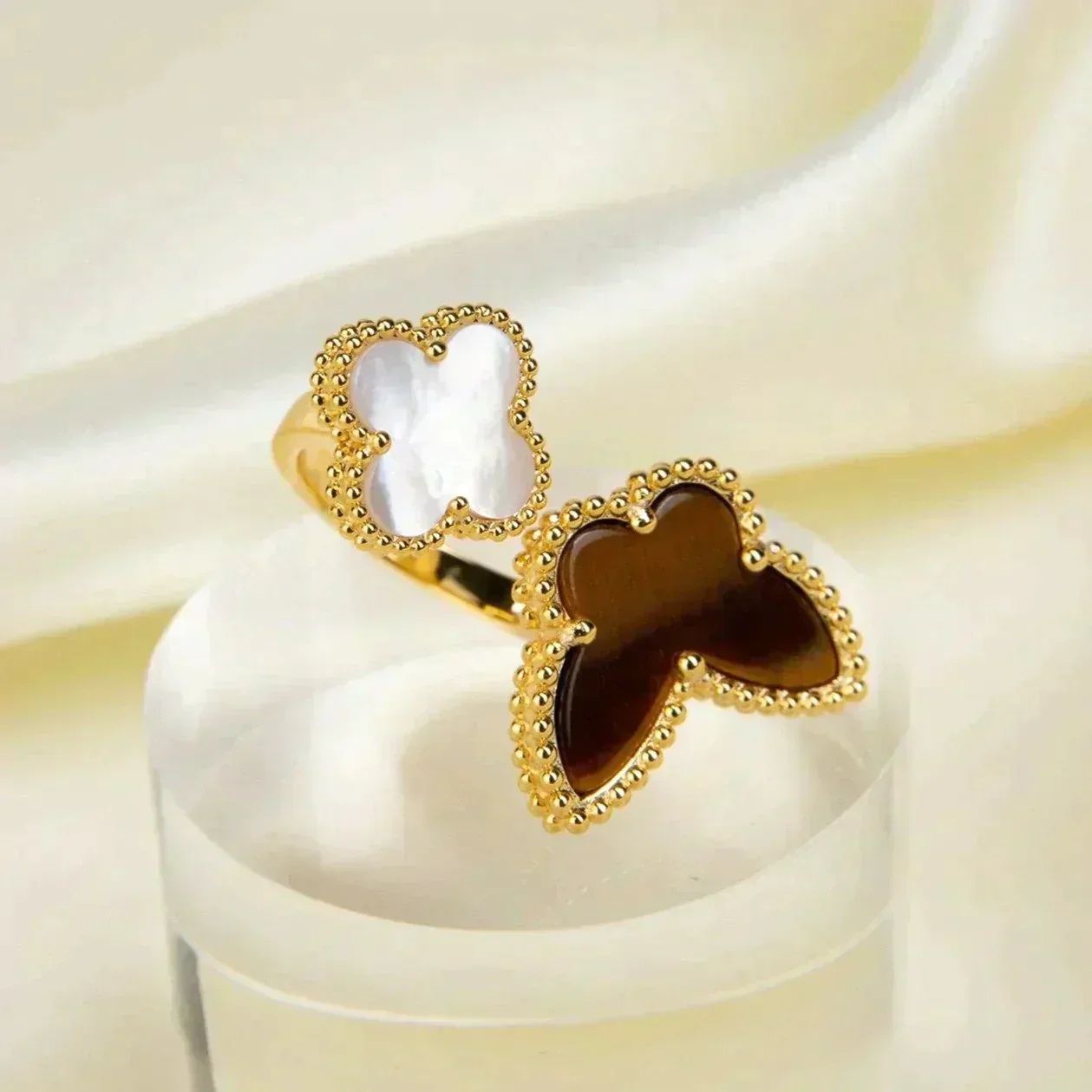 Regalia jewelryLUCKY BETWEEN THE FINGER RING