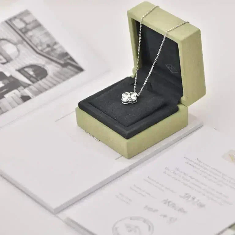 Regalia jewelryCLOVER  15MM DIAMOND LASER NECKLACE SILVER