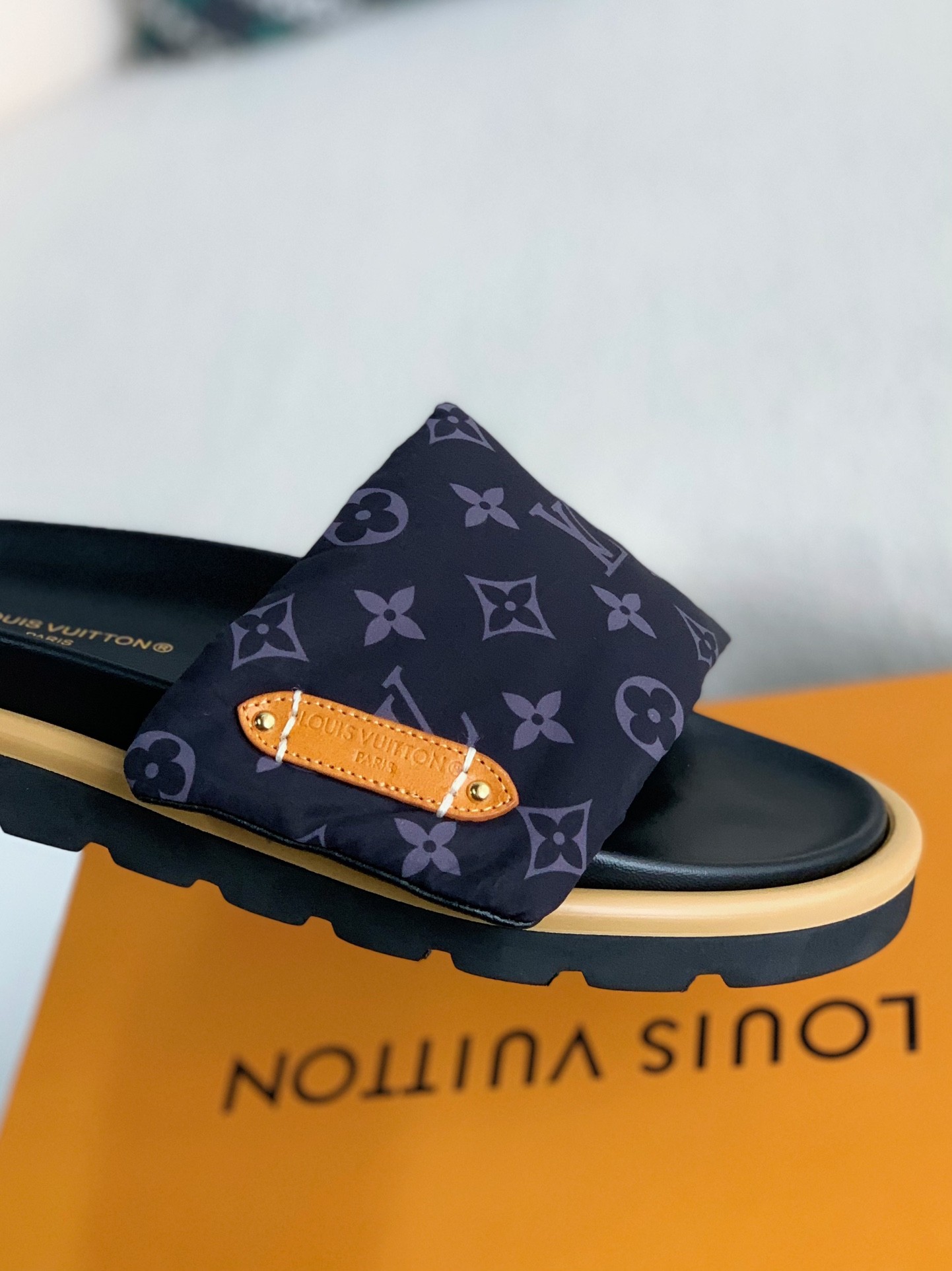 「#2435」LOUIS VUITTON SLIPPERS