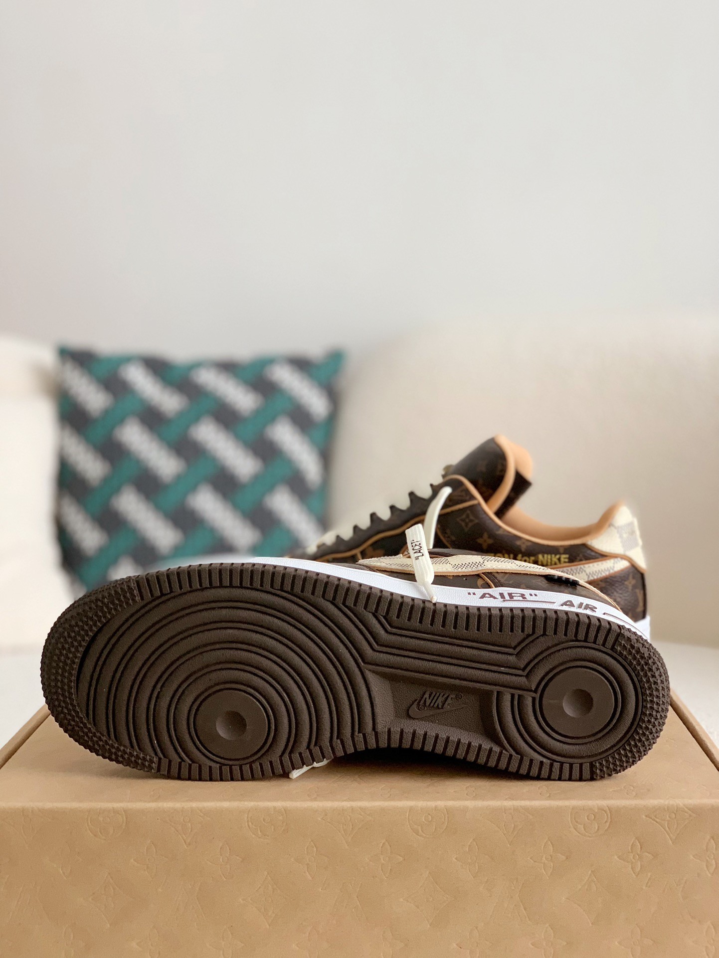 LOUIS VUITTON × NIKE AIR FORCE 1 Sneaker