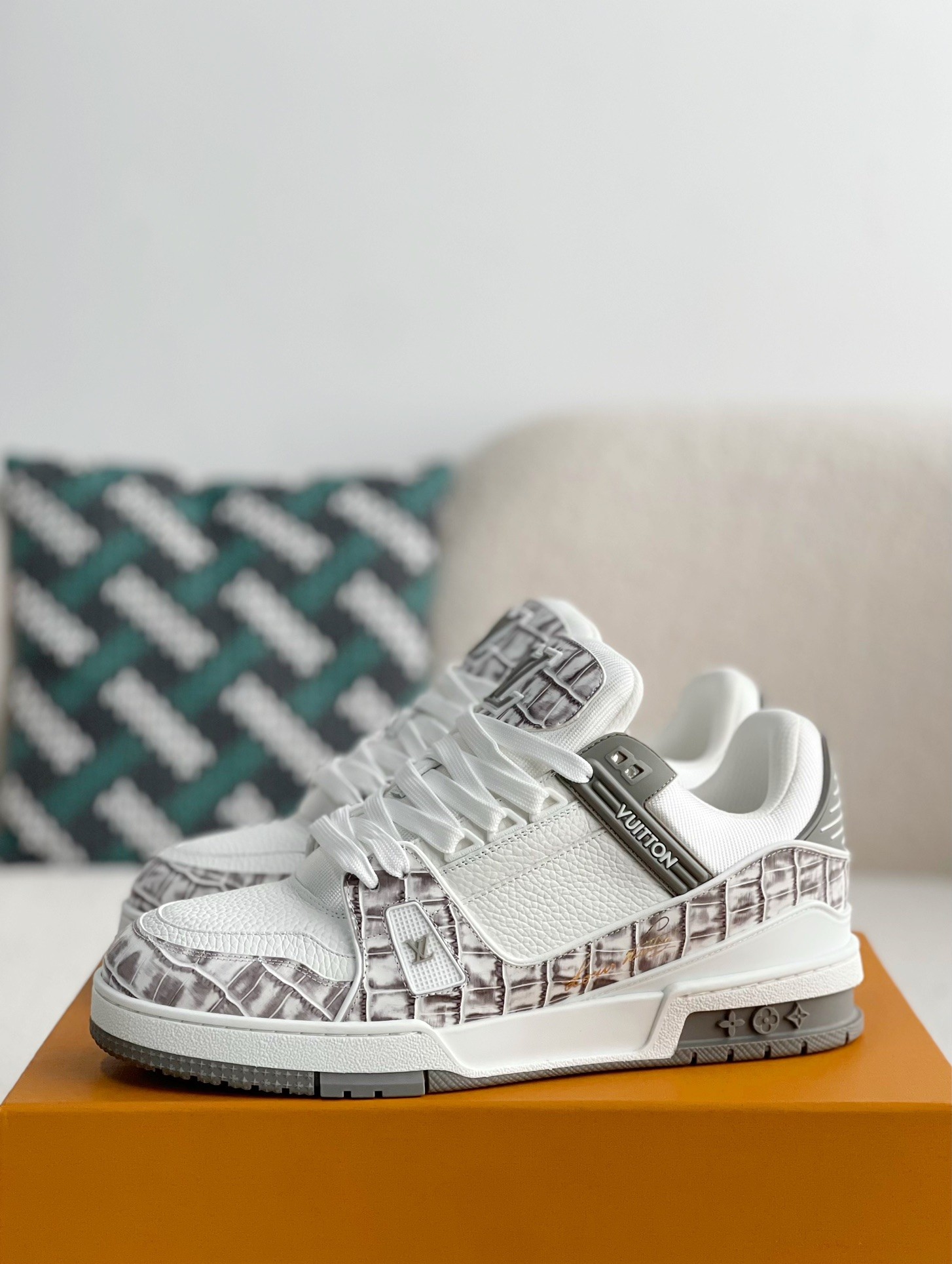 「#3368」 LOUIS VUITTON TRAINER SNEAKERS