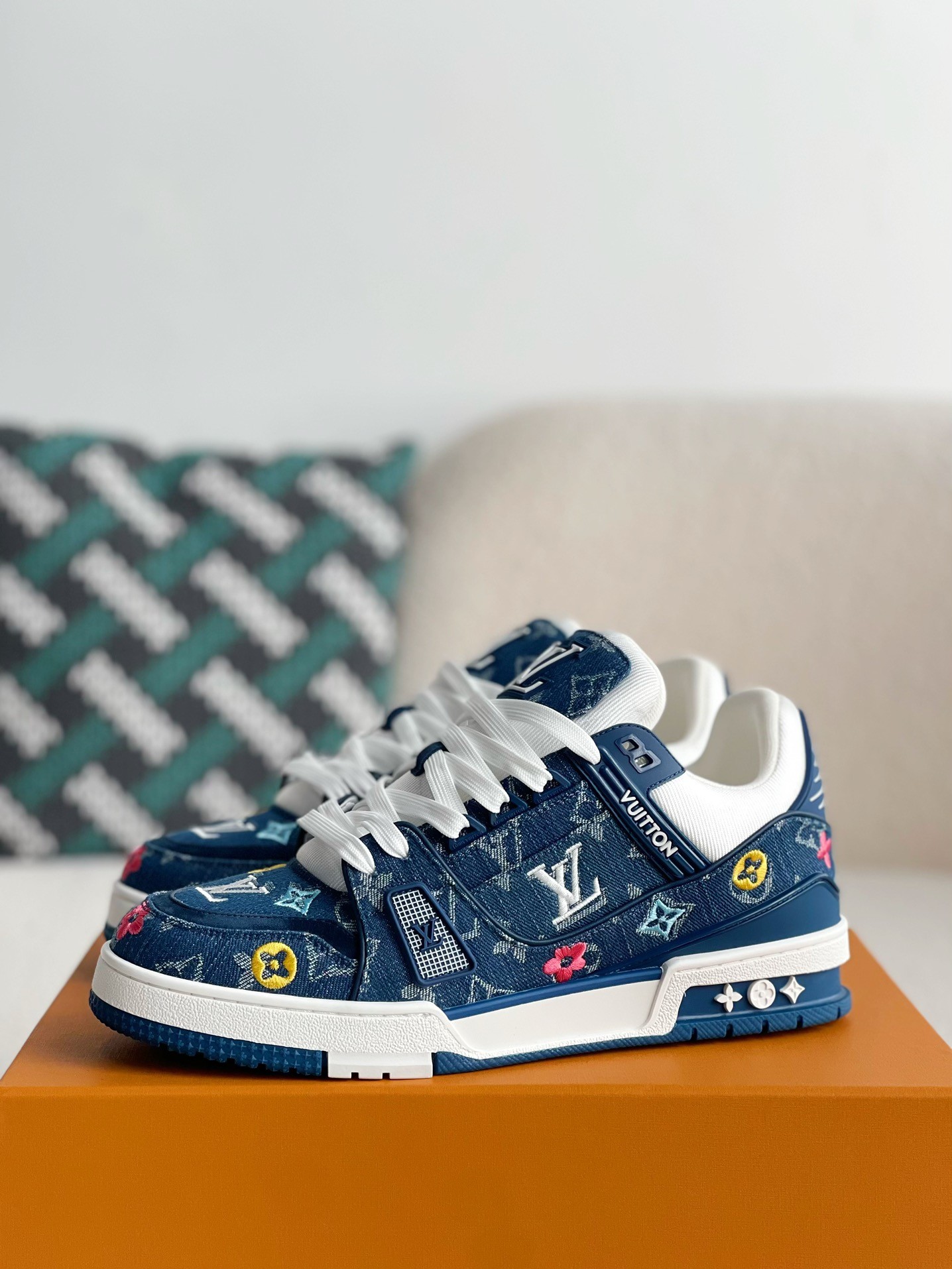 「#3239」 LOUIS VUITTON TRAINER SNEAKERS
