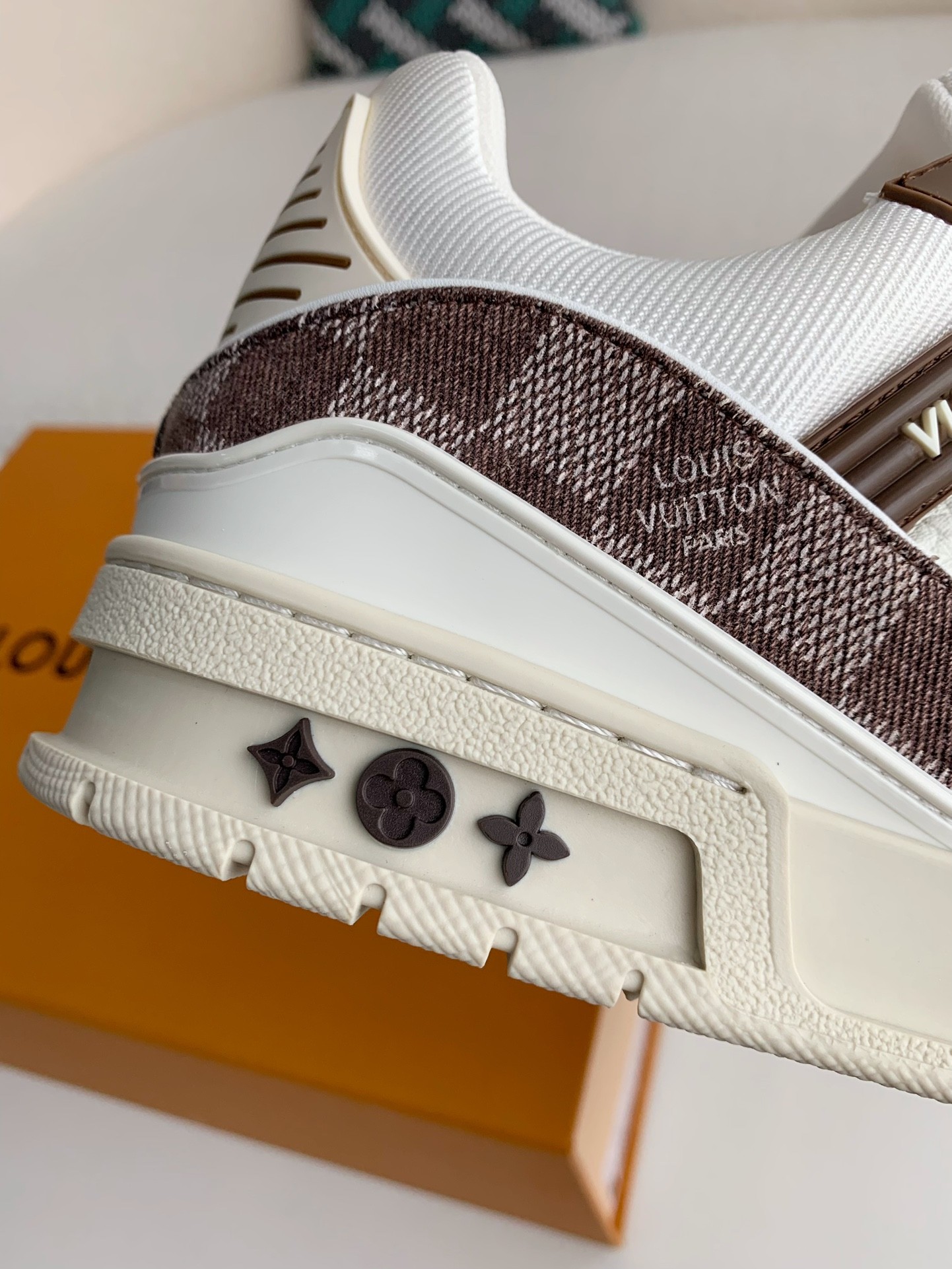 「#3135」 LOUIS VUITTON TRAINER SNEAKERS