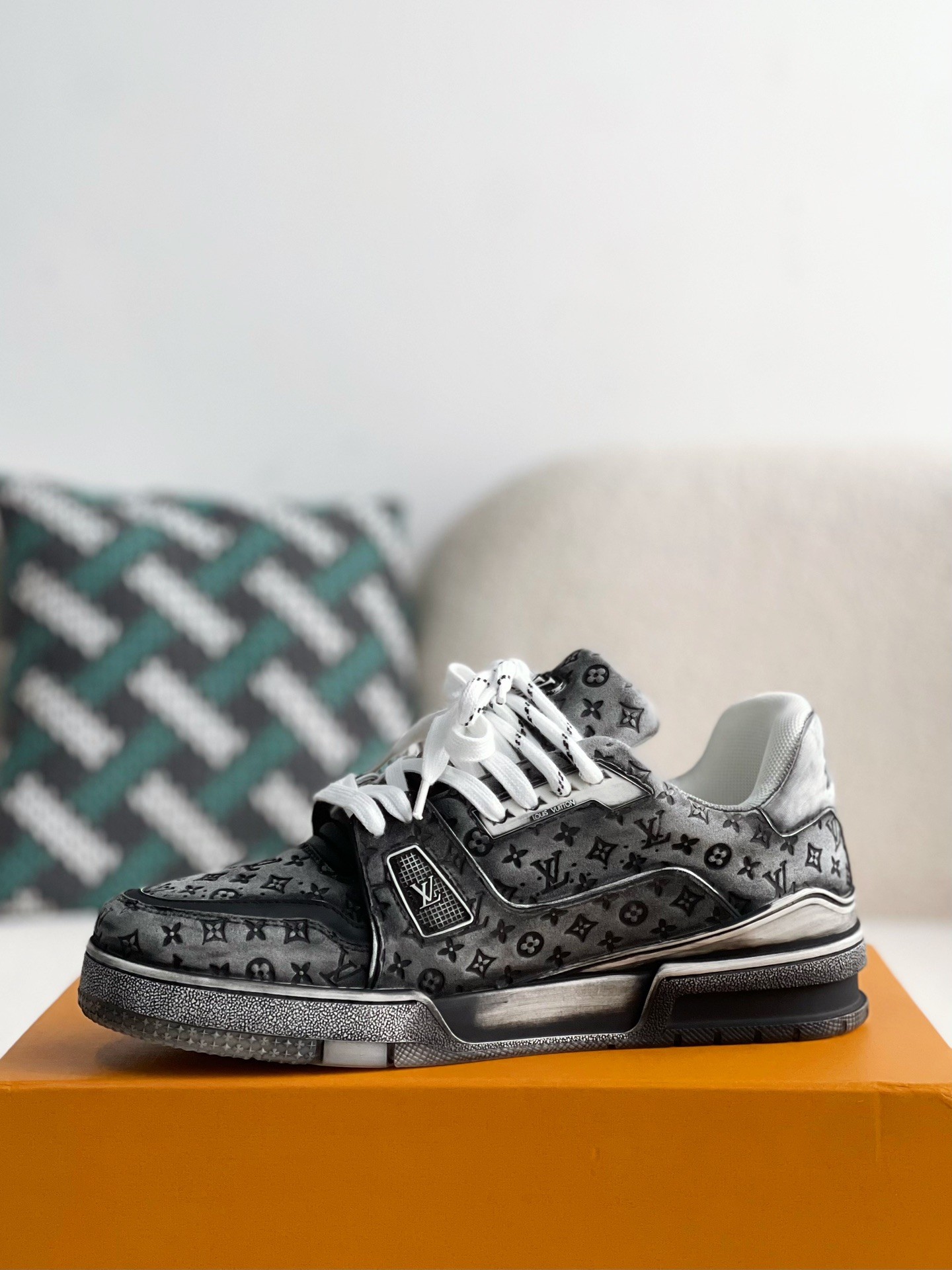 「#3567」 LOUIS VUITTON TRAINER SNEAKERS