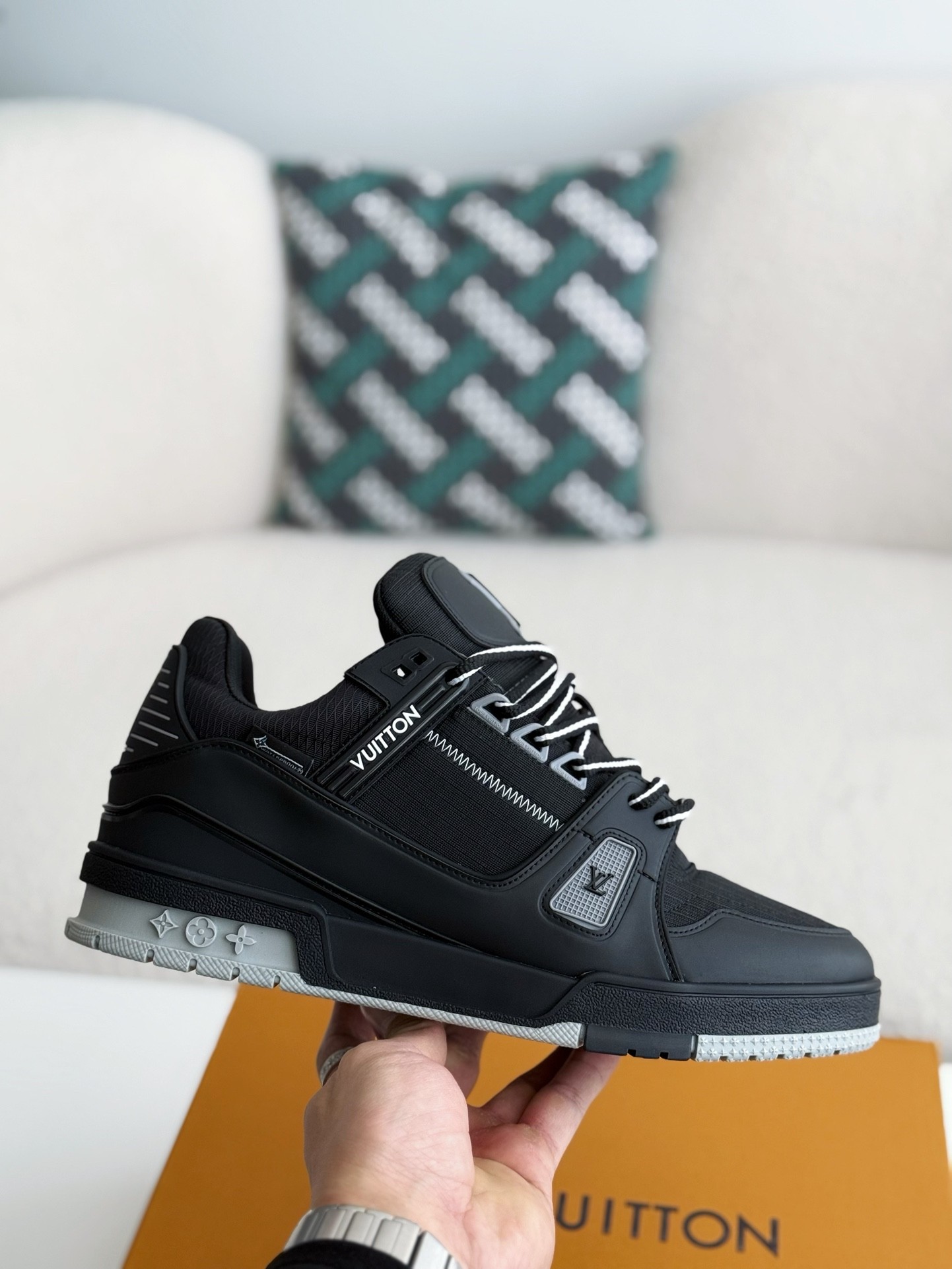 LOUIS VUITTON TRAINER SNEAKERS