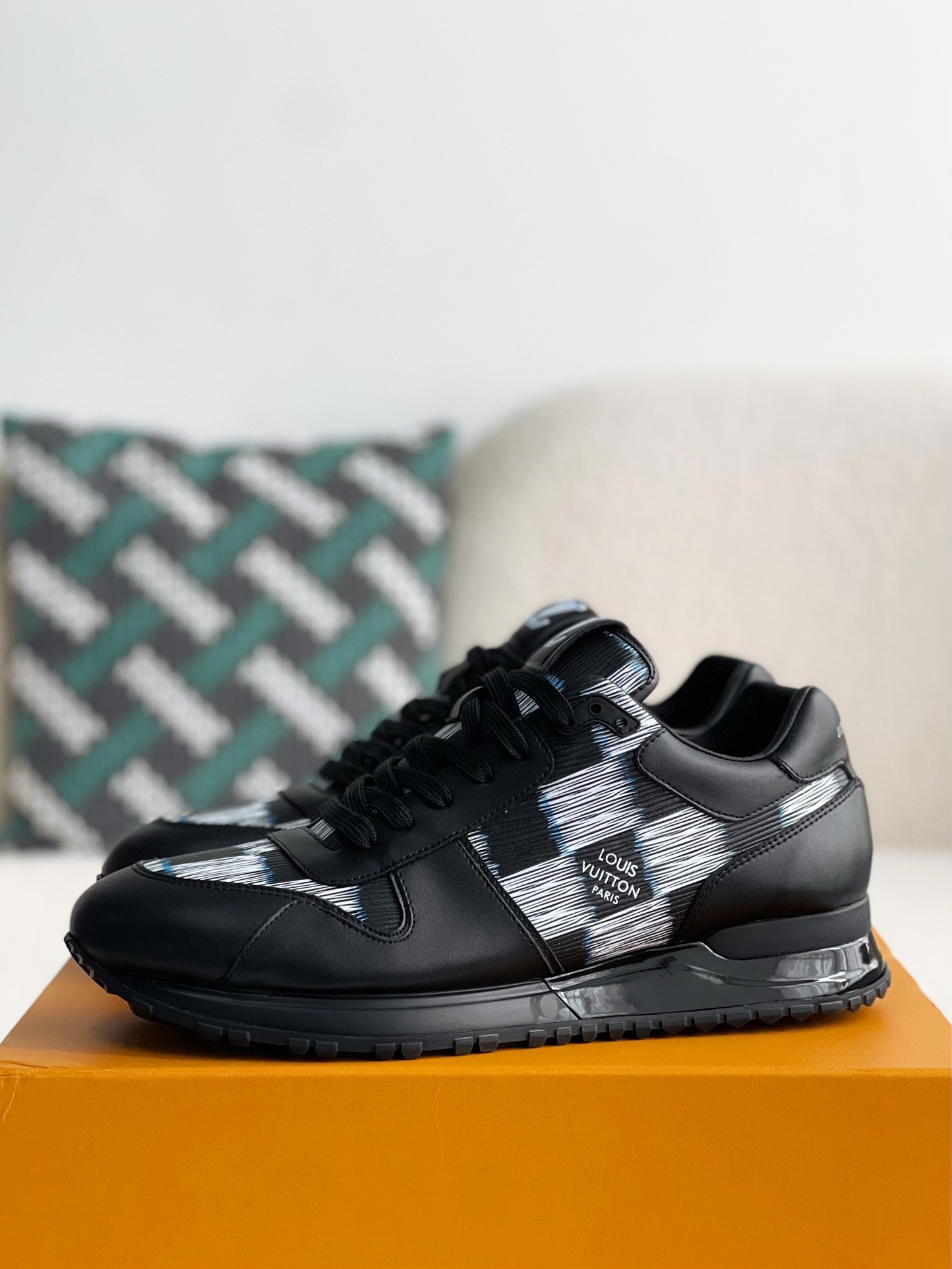 「#3028」Louis Vuitton Run Away Sneakers