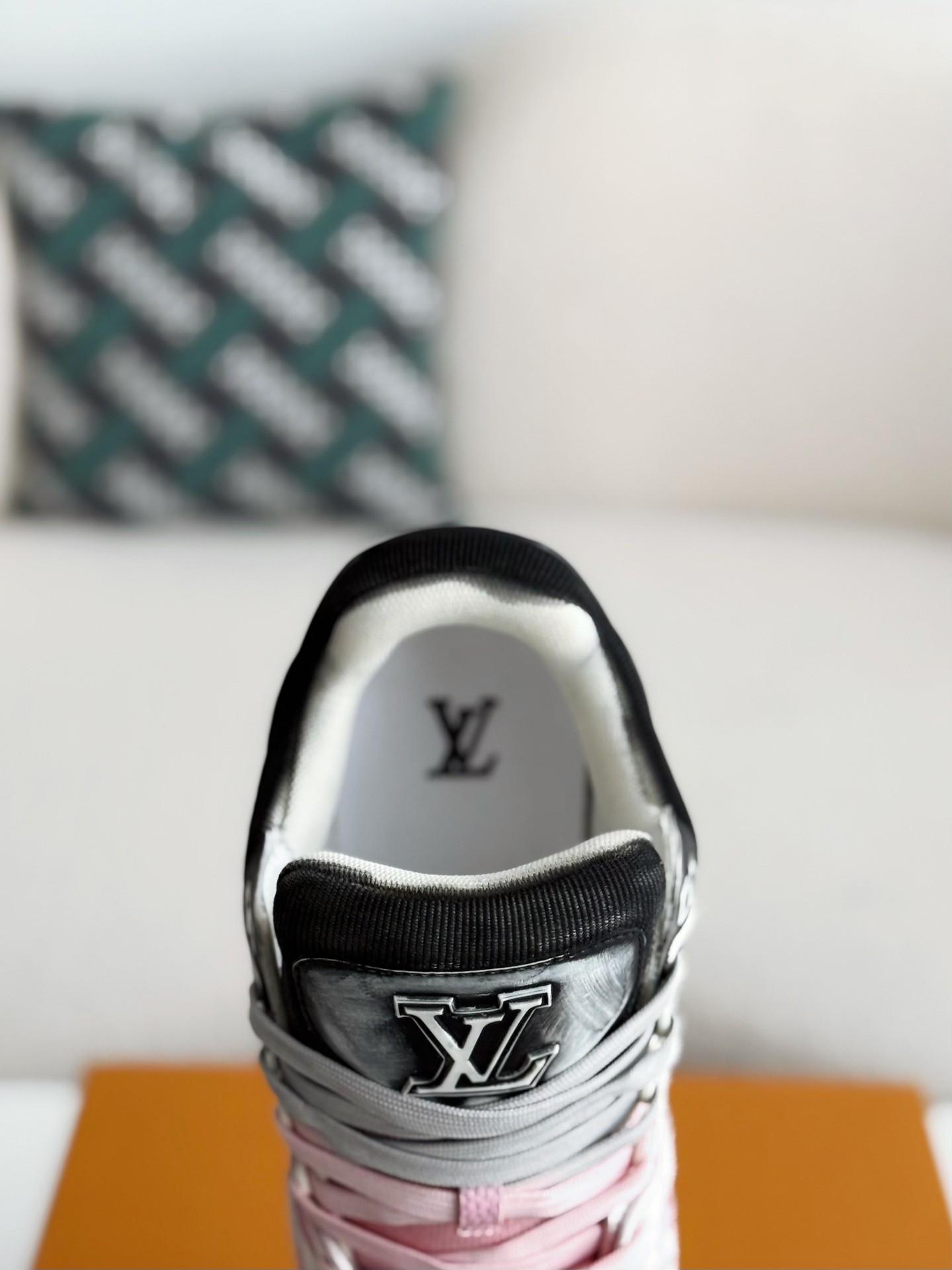 LOUIS VUITTON TRAINER SNEAKERS
