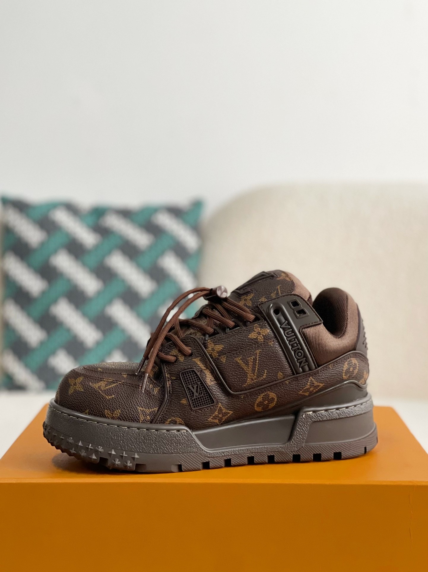 「#3340」 LOUIS VUITTON TRAINER SNEAKERS