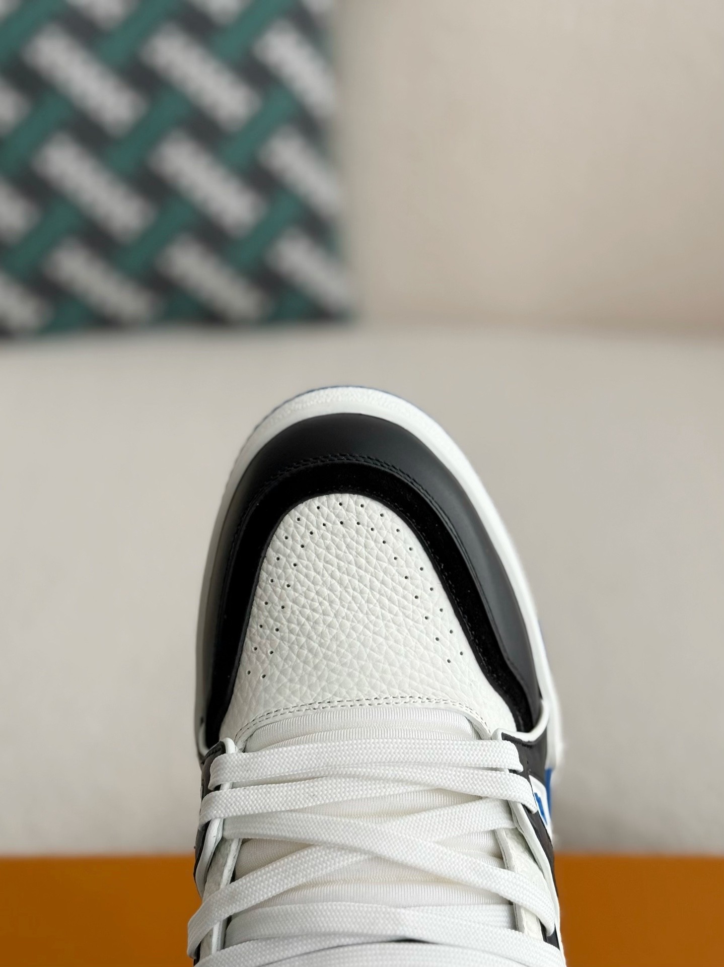 「#3720」LOUIS VUITTON TRAINER SNEAKERS