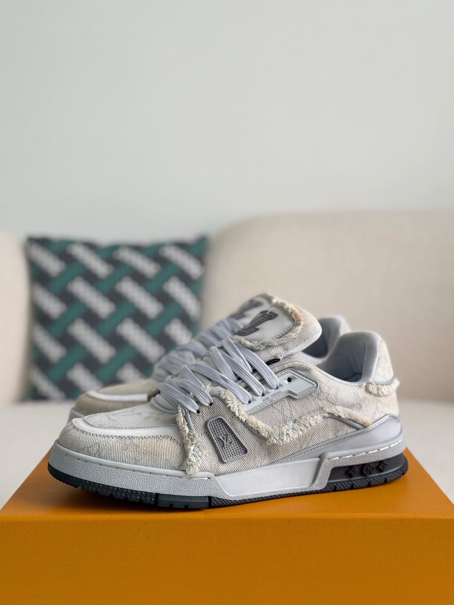 LOUIS VUITTON TRAINER SNEAKERS