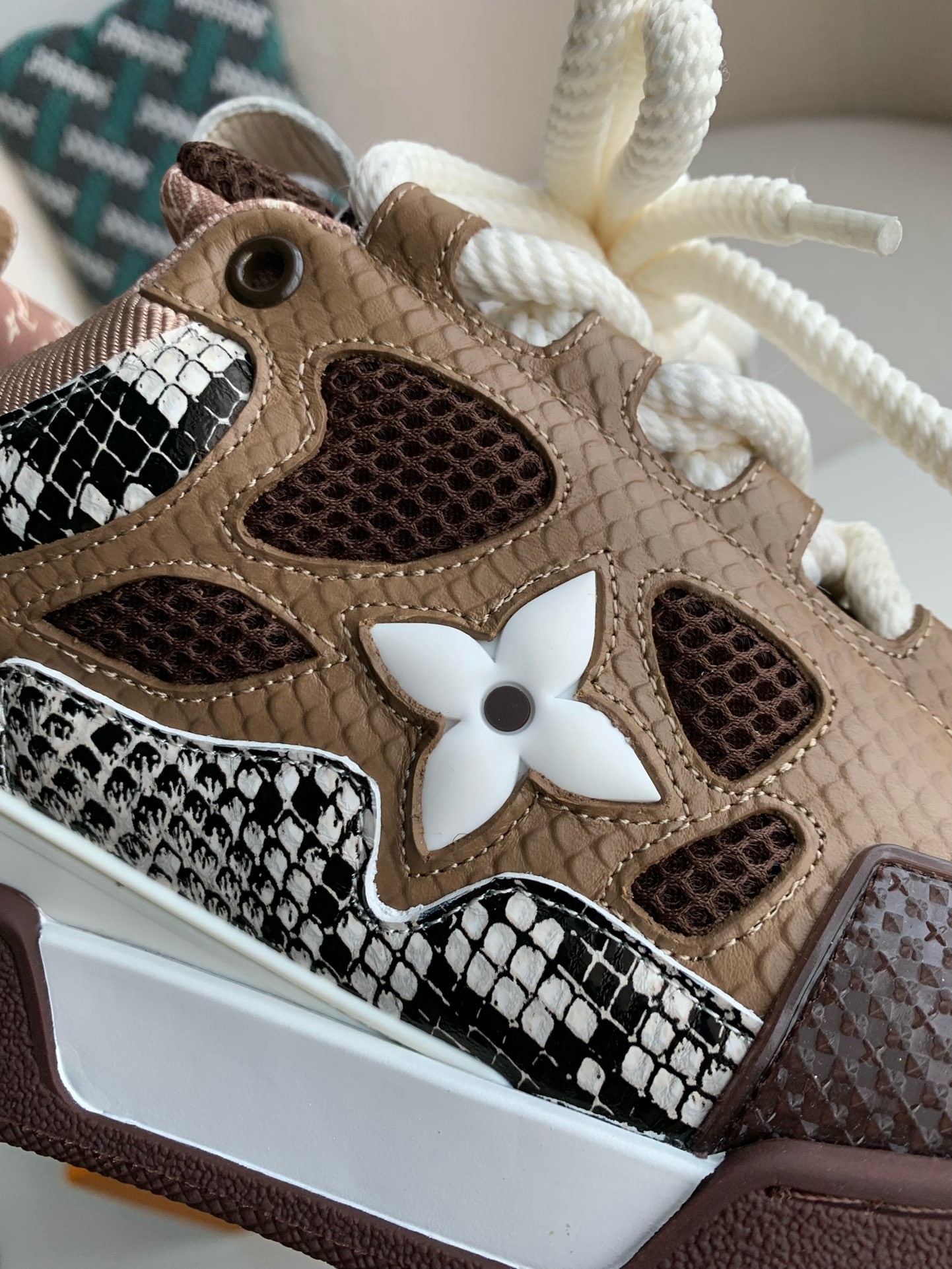 「#1977」LOUIS VUITTON NEW SKATE