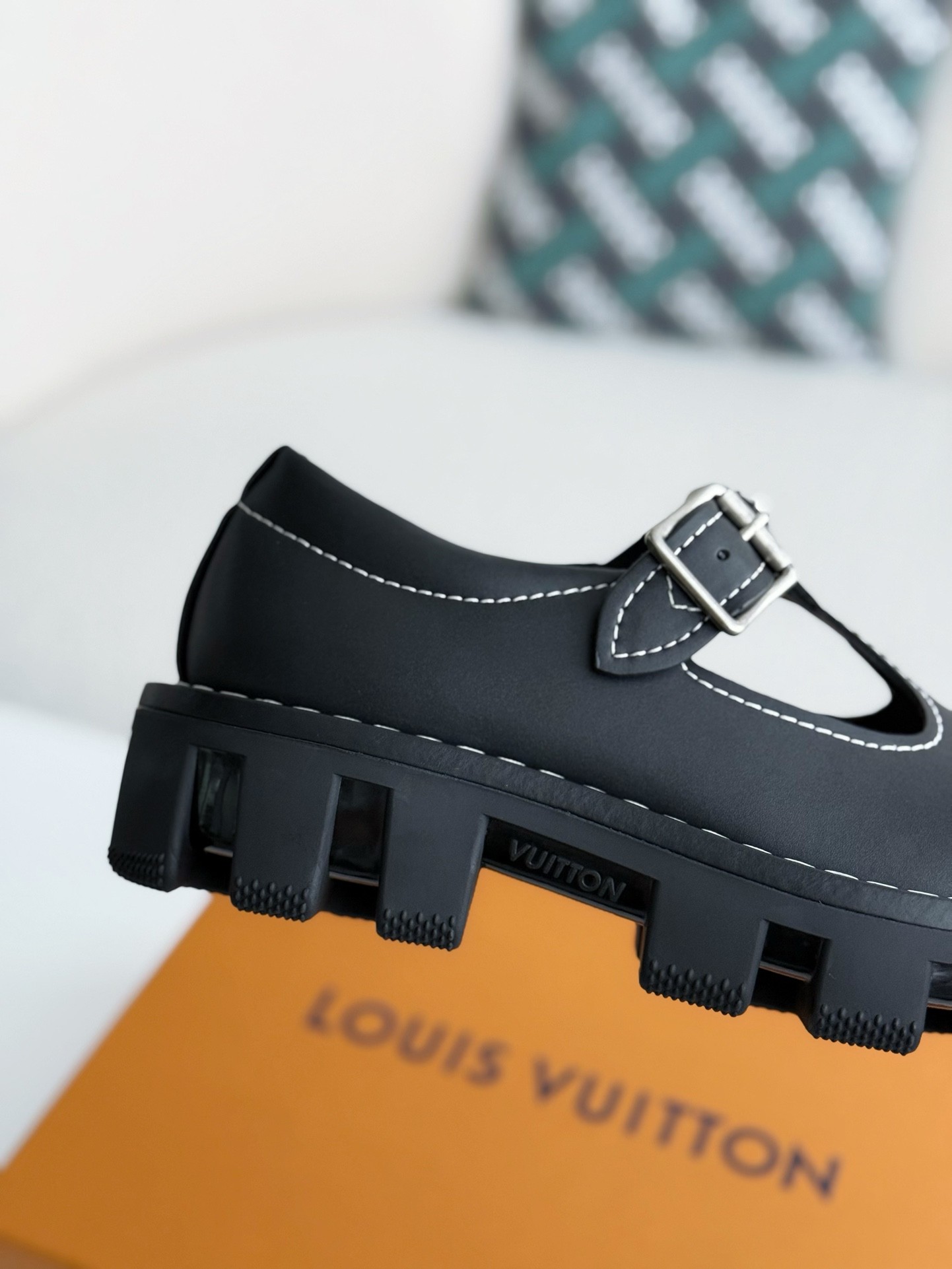 「#3875」 LOUIS VUITTON Cow leather/Round head buckle Casual Shoes