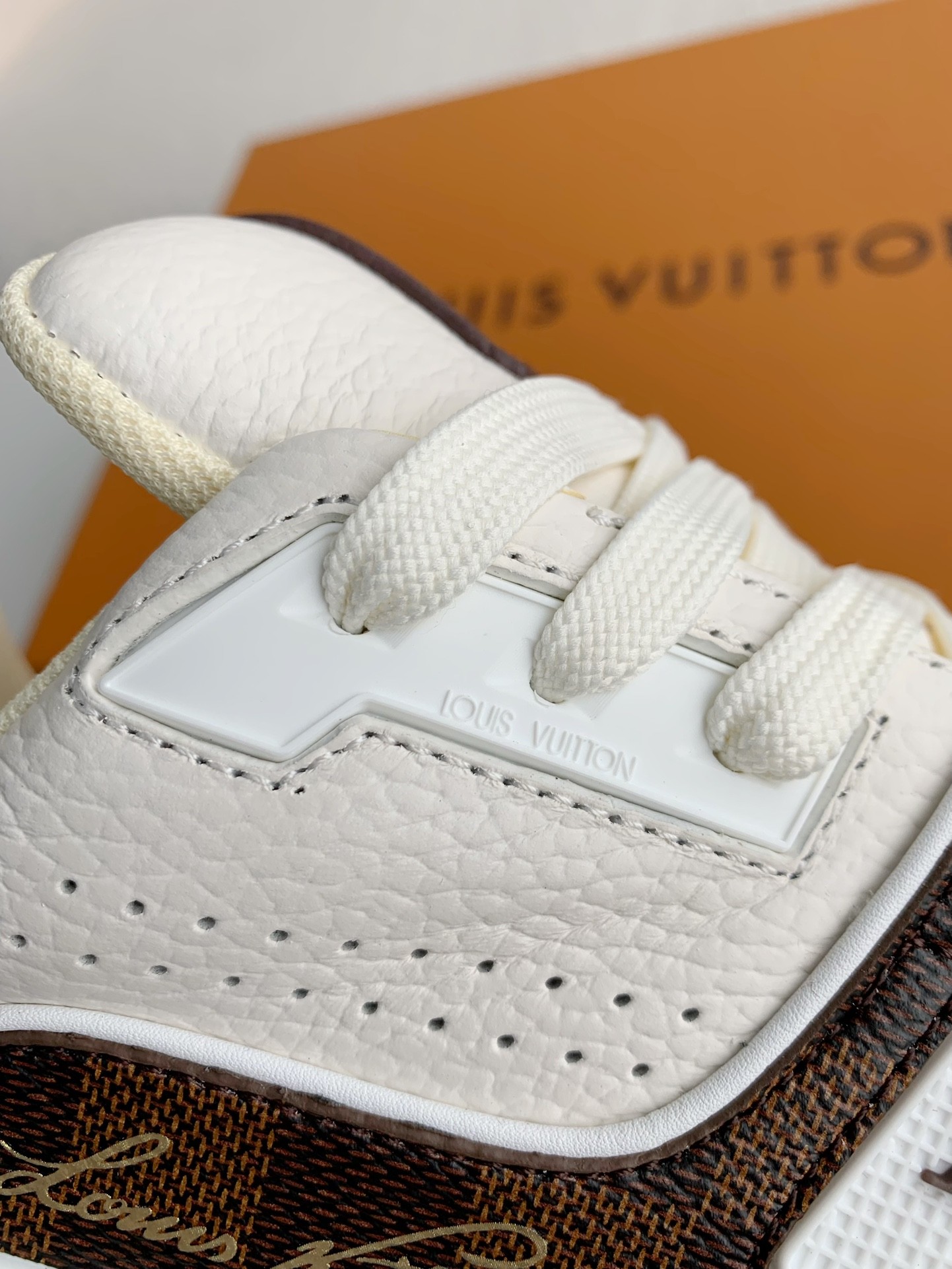 「#3385」 LOUIS VUITTON TRAINER SNEAKERS