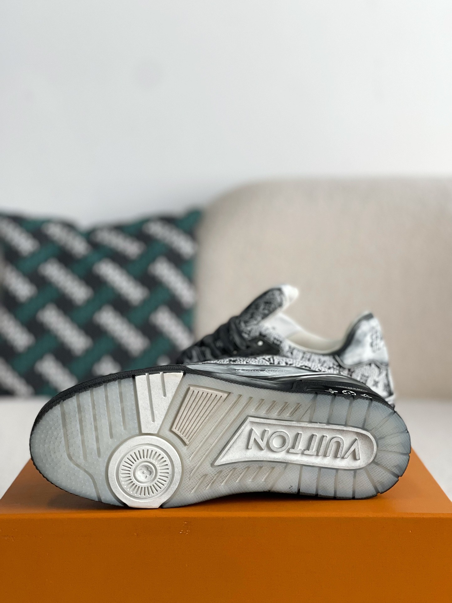 「#3172」LOUIS VUITTON SNEAKERS