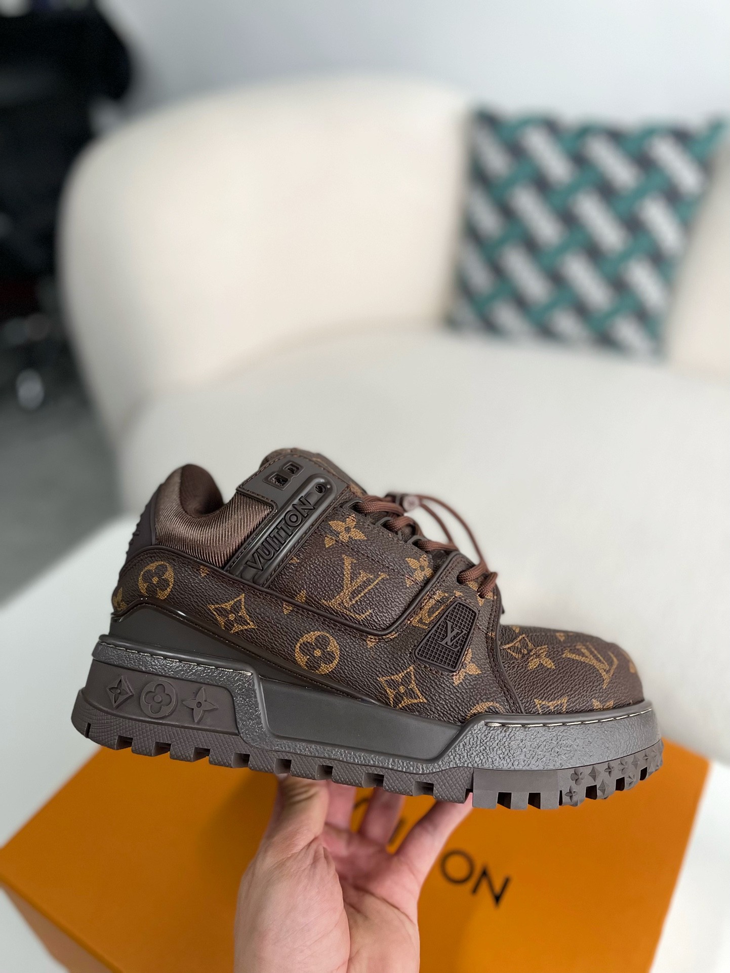 「#3340」 LOUIS VUITTON TRAINER SNEAKERS