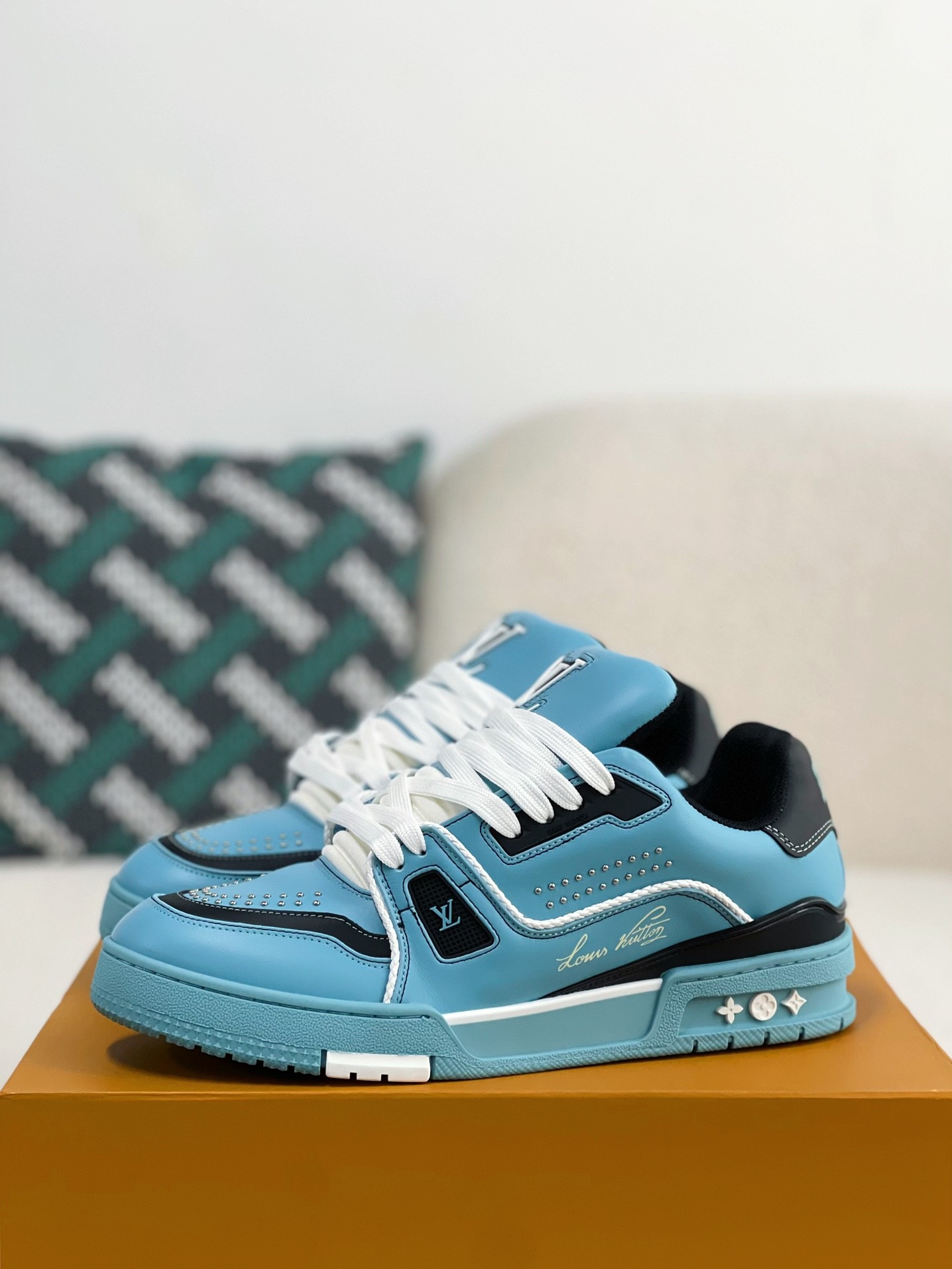 「#3342」 LOUIS VUITTON TRAINER SNEAKERS