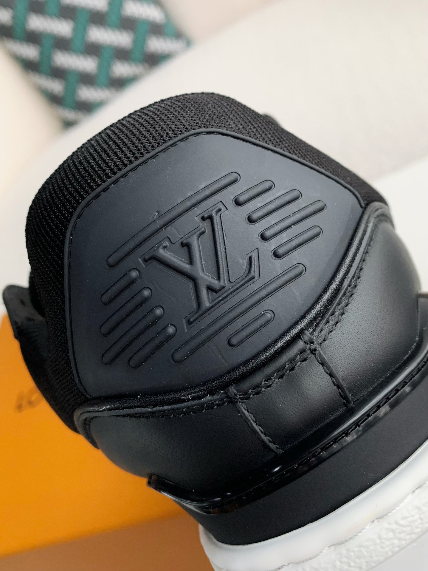 「#3338」 LOUIS VUITTON TRAINER Maxi SNEAKERS