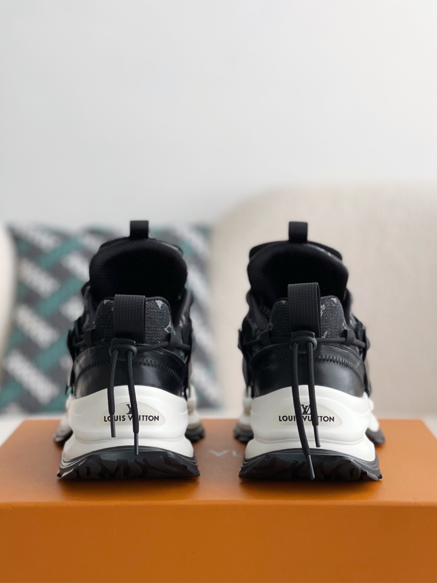 「#3689」LOUIS VUITTON CASUAL SNEAKERS