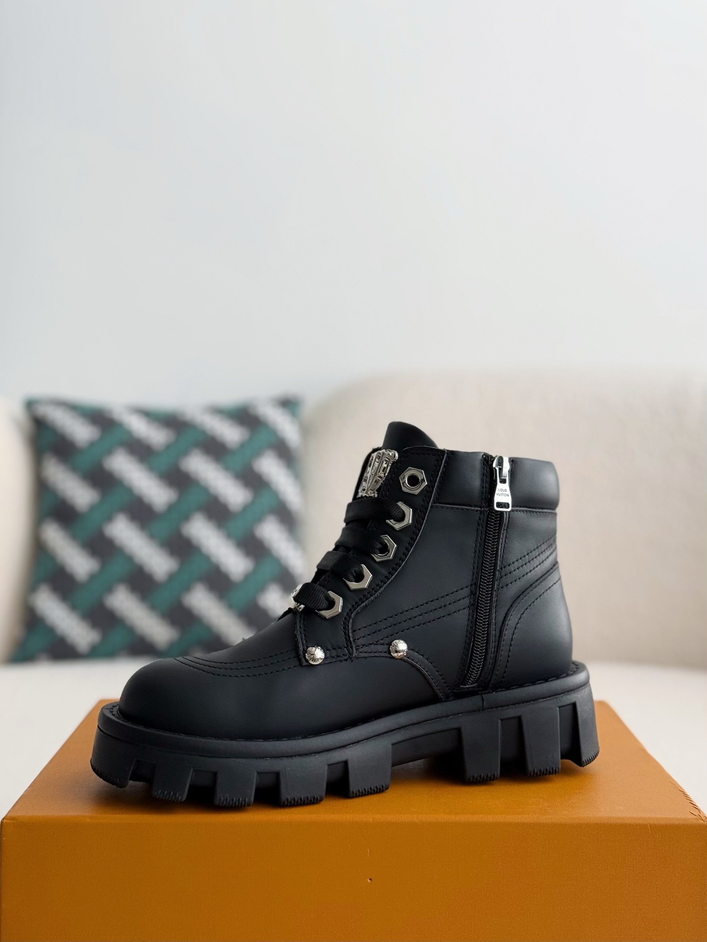 「#3718」LOUIS VUITTON Leather Round toe lace-up boots