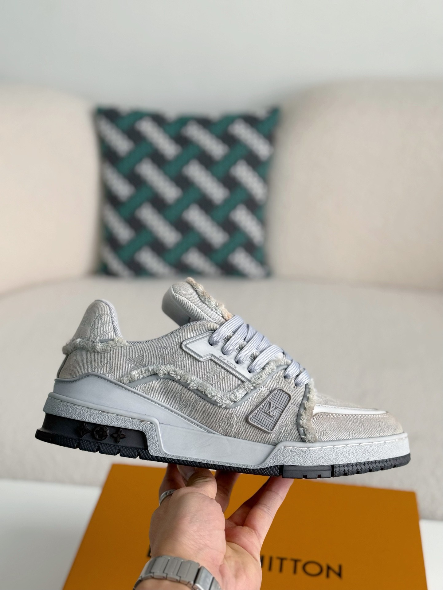 LOUIS VUITTON TRAINER SNEAKERS