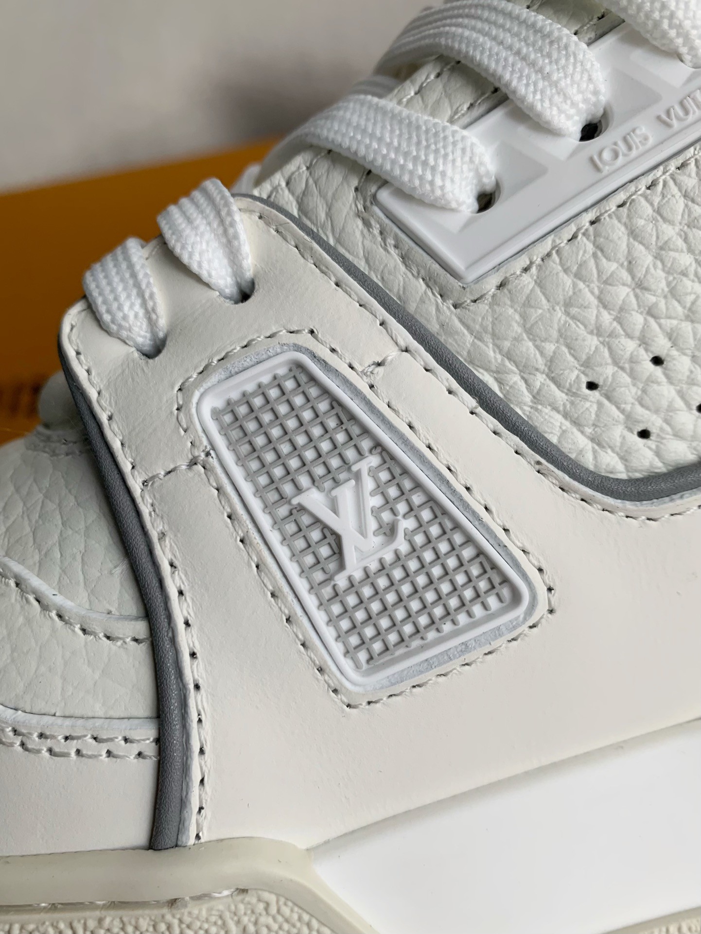 LOUIS VUITTON TRAINER  Sneakers