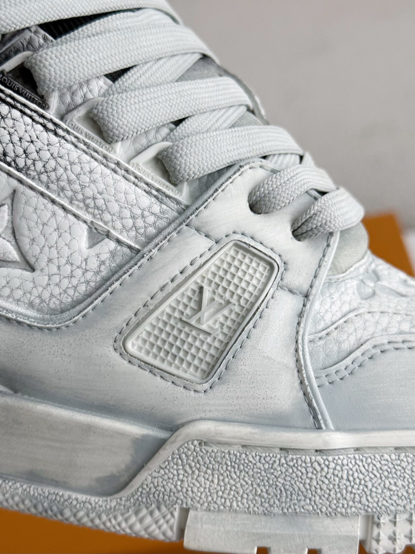 LOUIS VUITTON TRAINER SNEAKERS