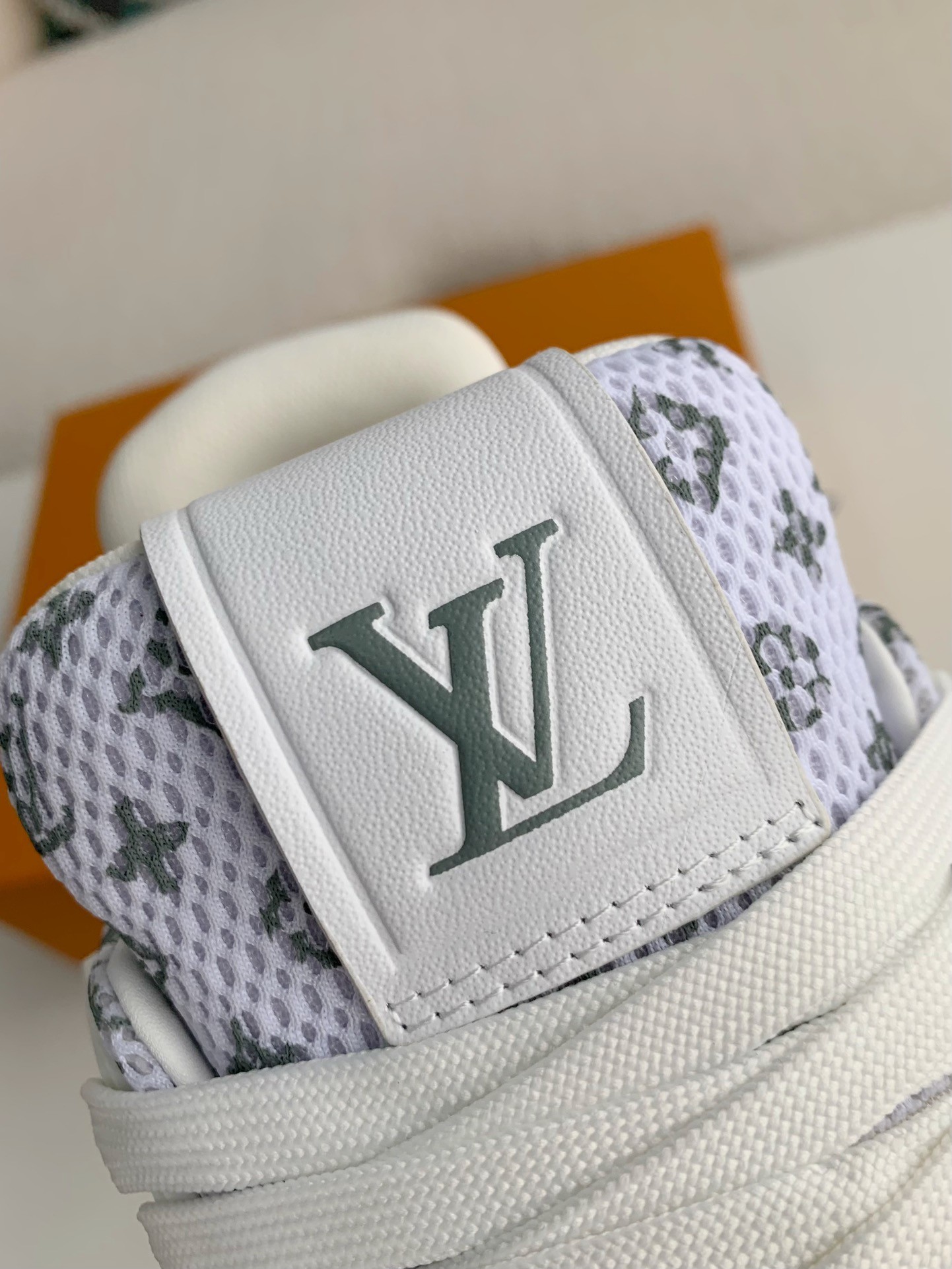 「#3369」 LOUIS VUITTON TRAINER SNEAKERS