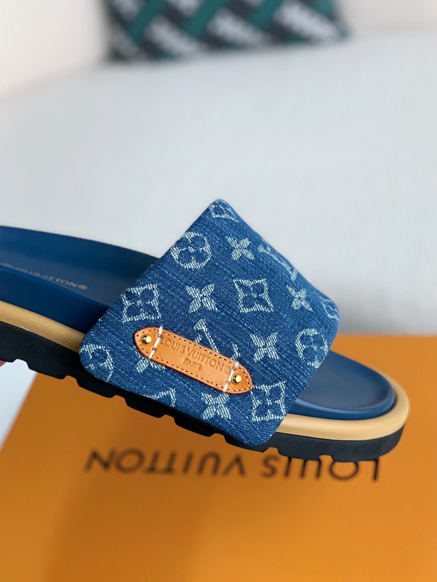 「#2434」LOUIS VUITTON SLIPPERS