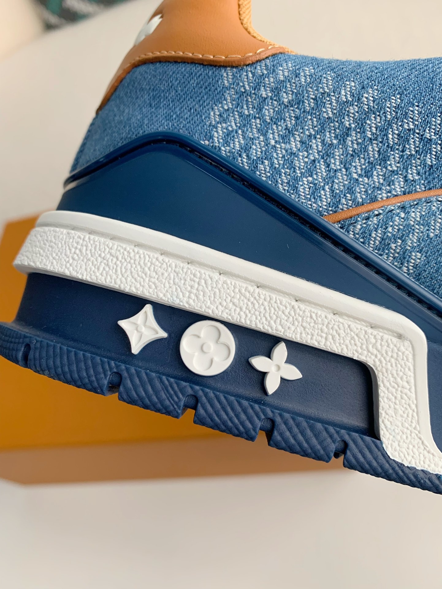 「#3124」LOUIS VUITTON SNEAKERS