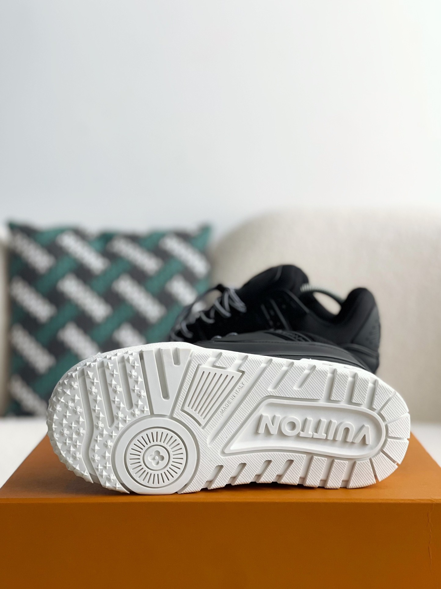 「#3338」 LOUIS VUITTON TRAINER Maxi SNEAKERS