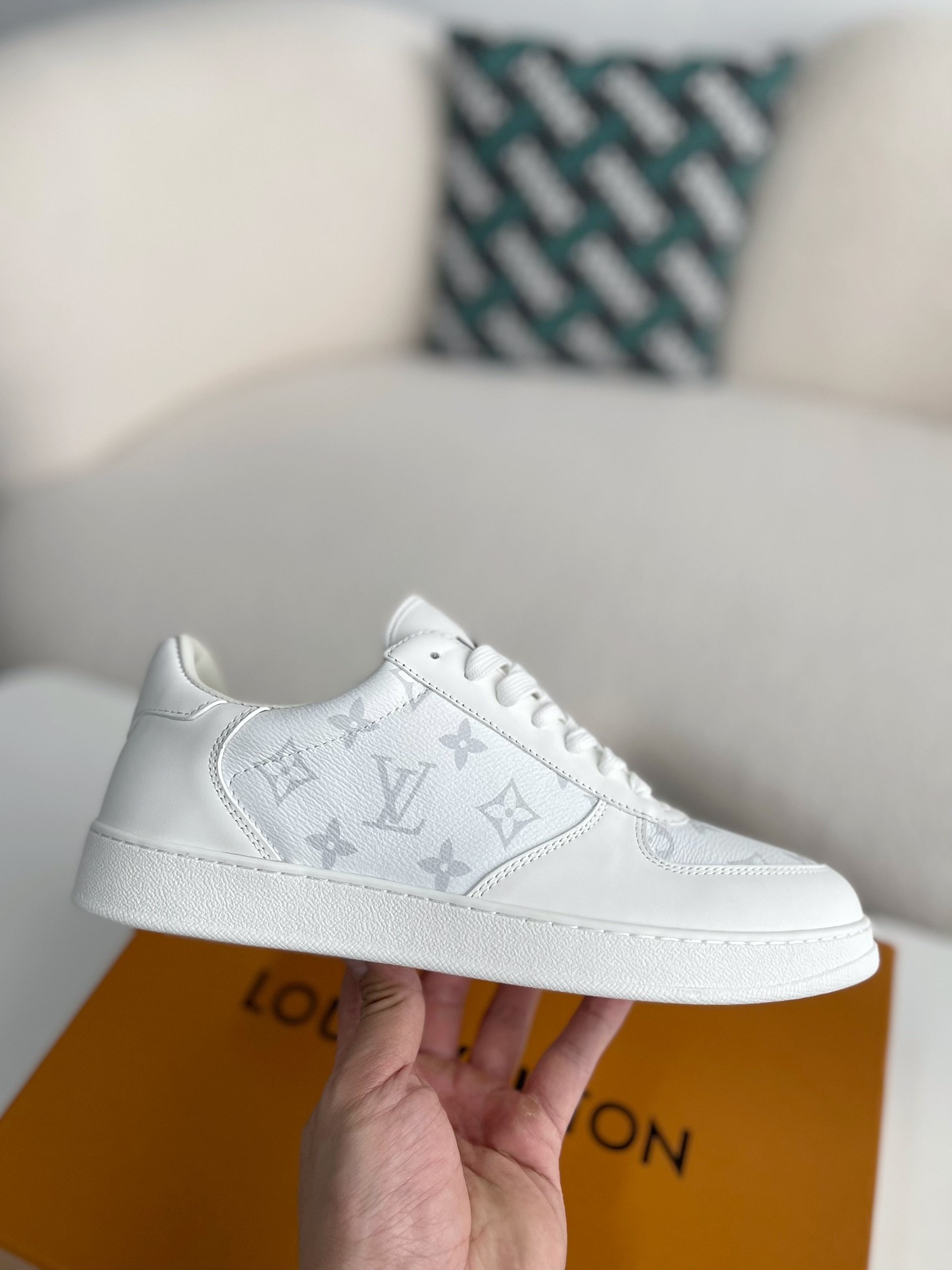 「#3217」LOUIS VUITTON RIVOLI SNEAKERS