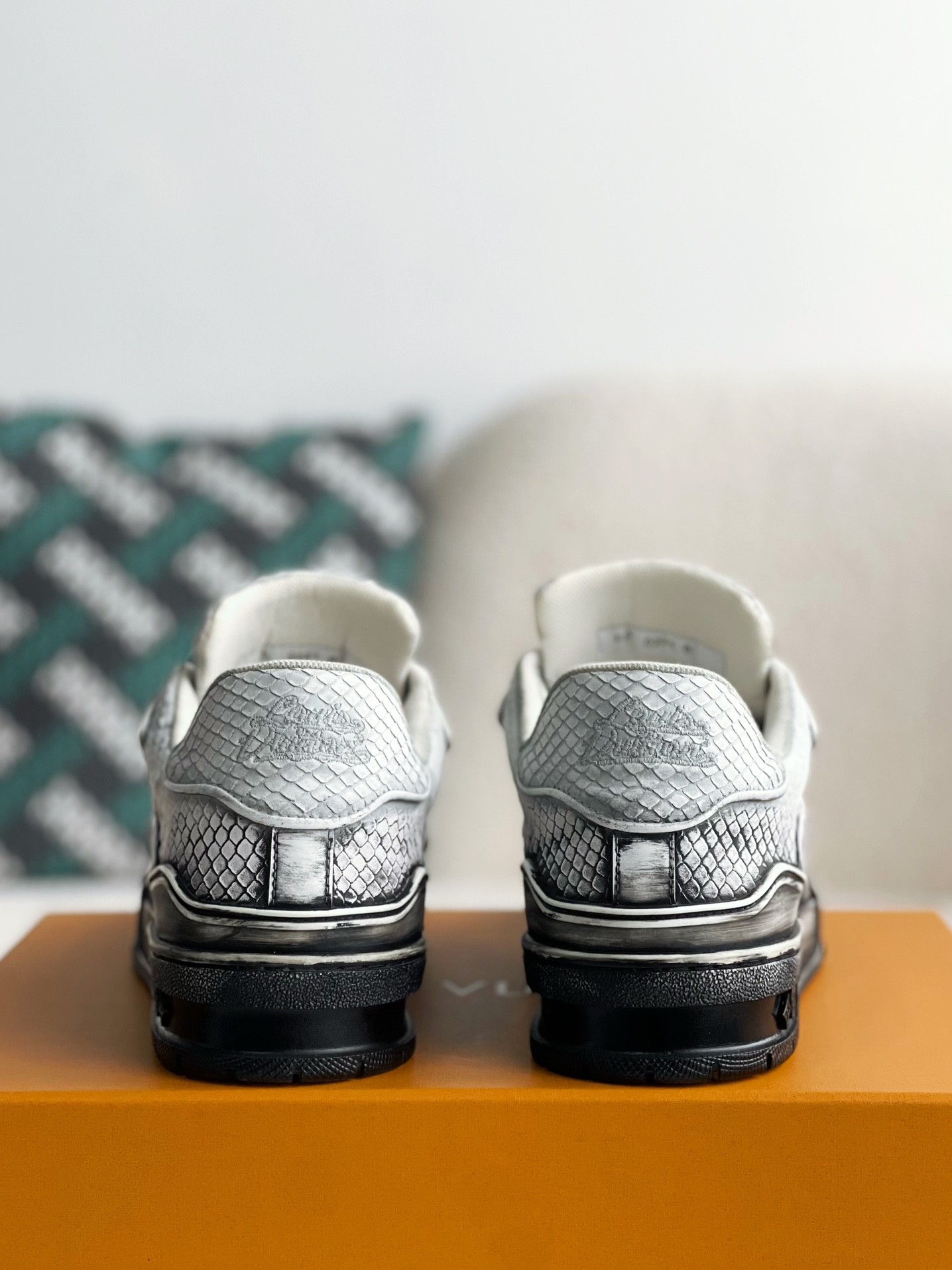 「#3315」 LOUIS VUITTON TRAINER SNEAKERS