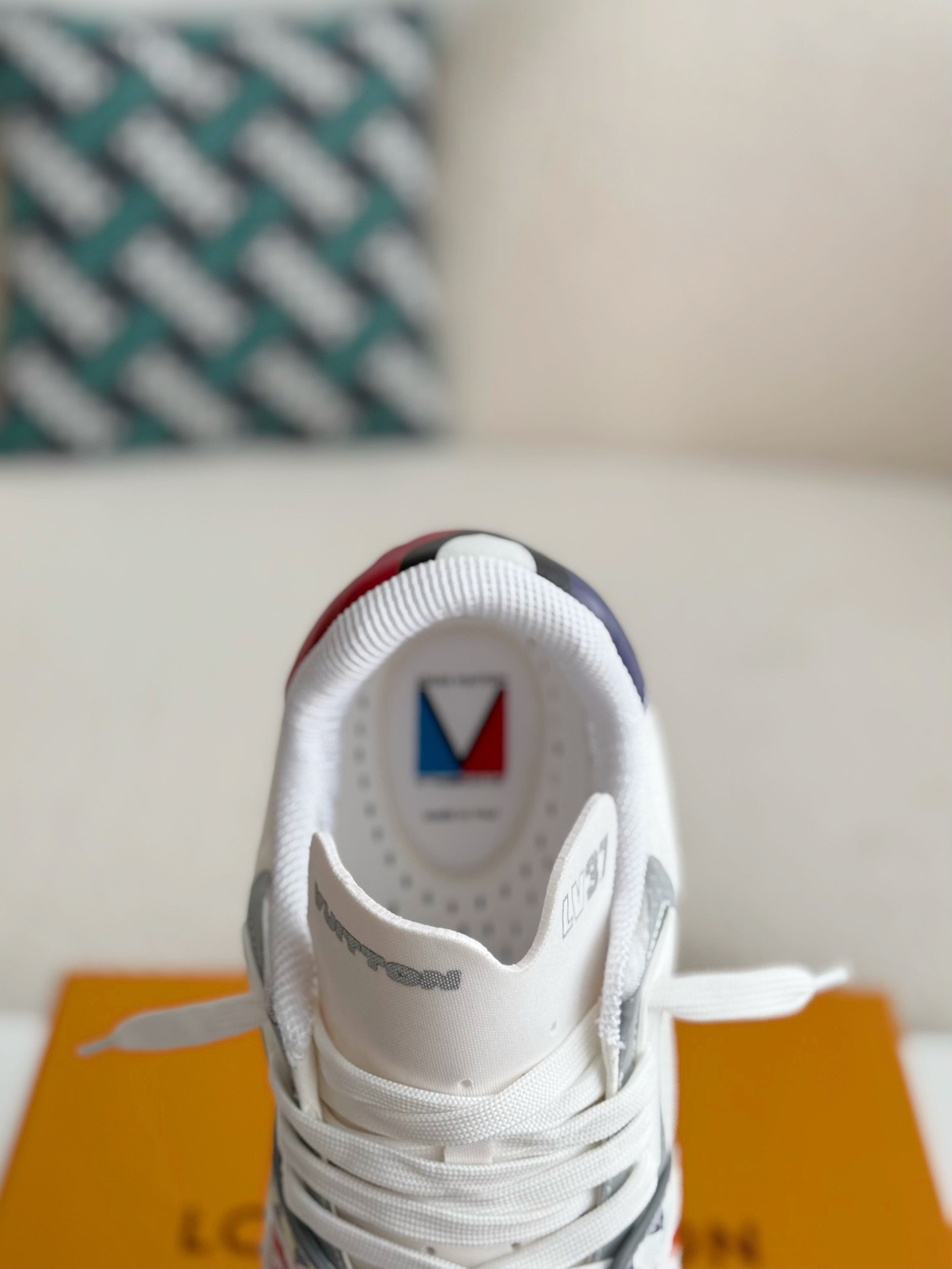 「#3807」 LOUIS VUITTON TRAINER SNEAKERS 37th America's Cup Limited Edition