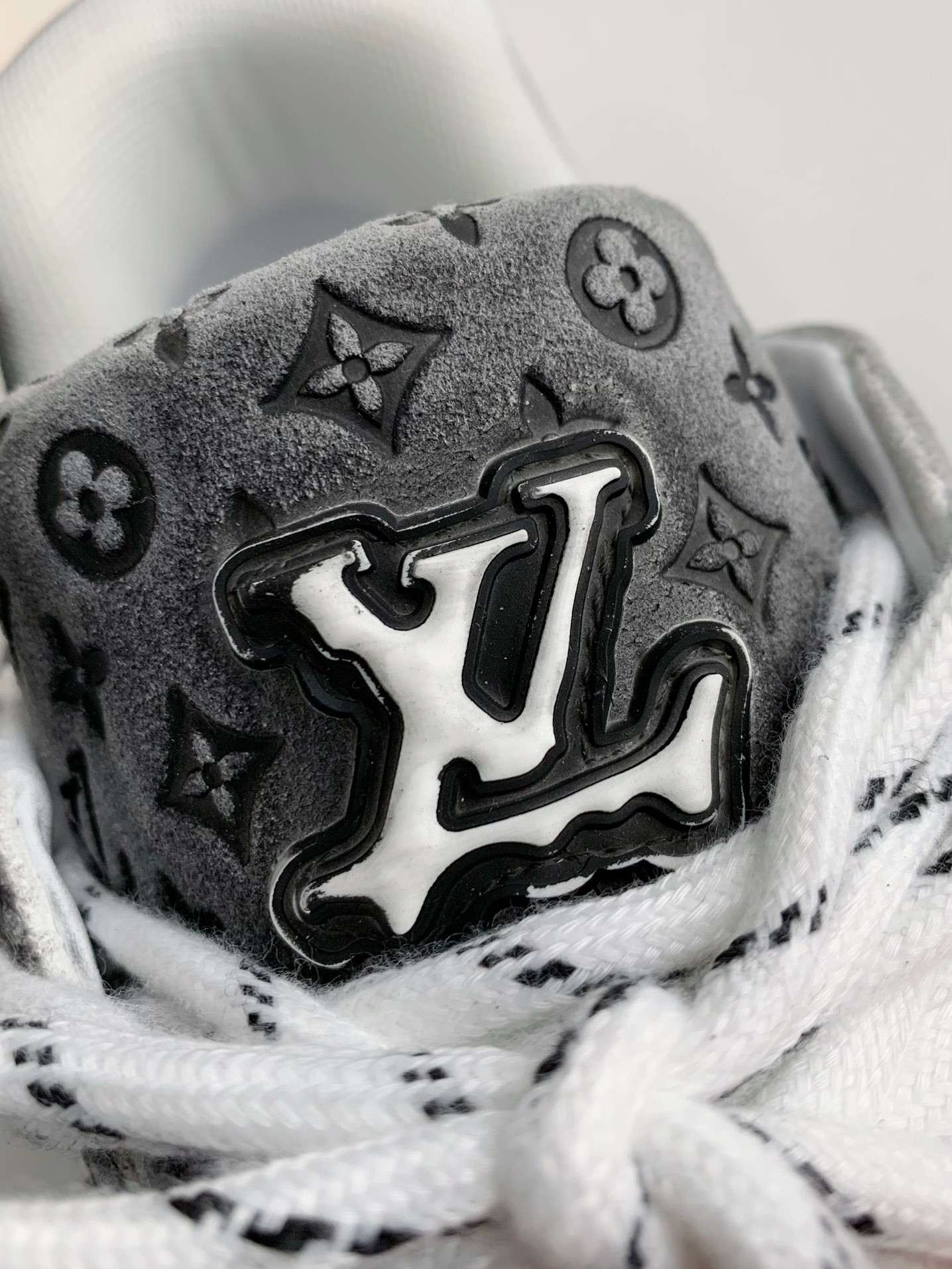 「#3567」 LOUIS VUITTON TRAINER SNEAKERS