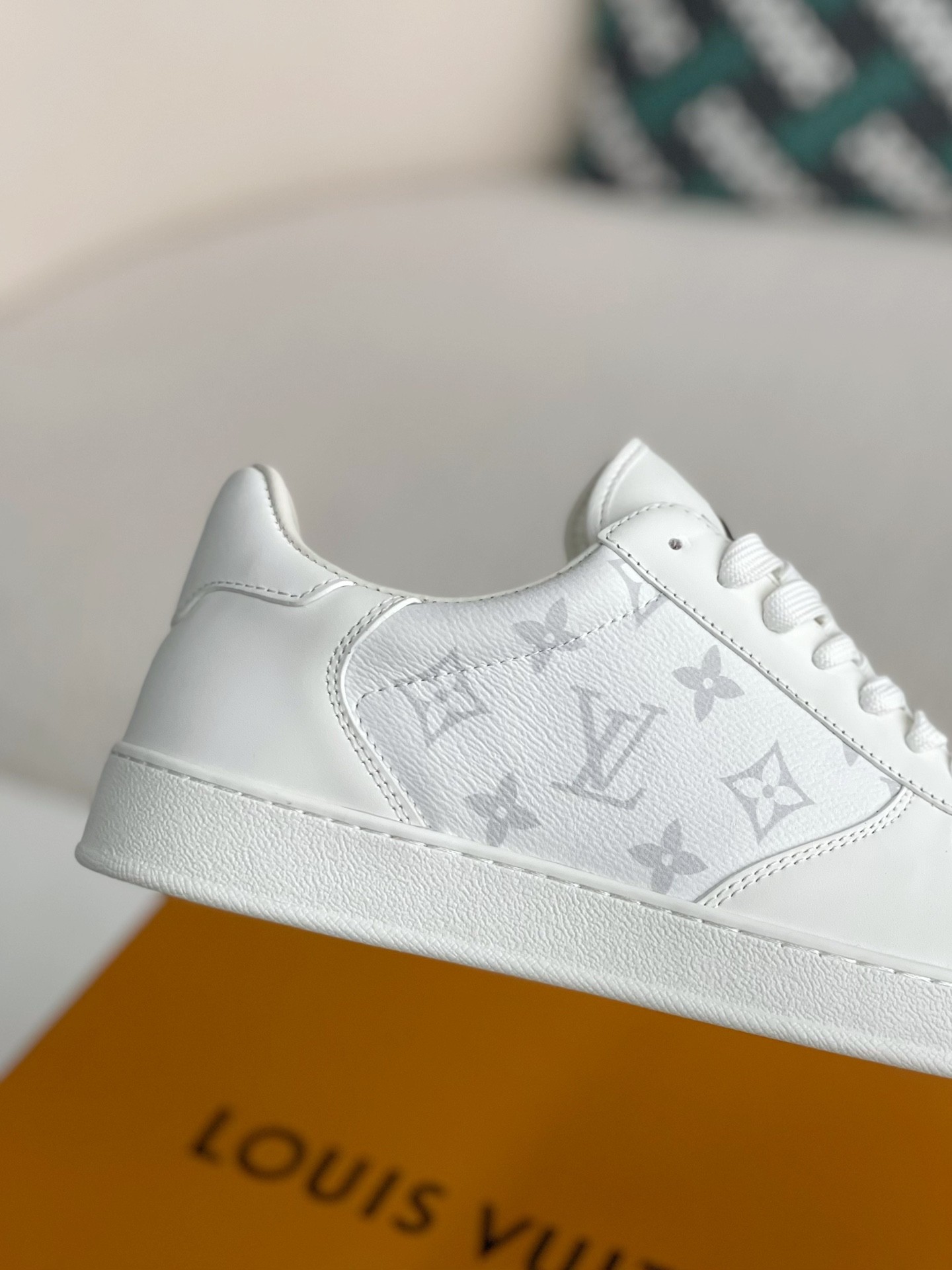 「#3217」LOUIS VUITTON RIVOLI SNEAKERS