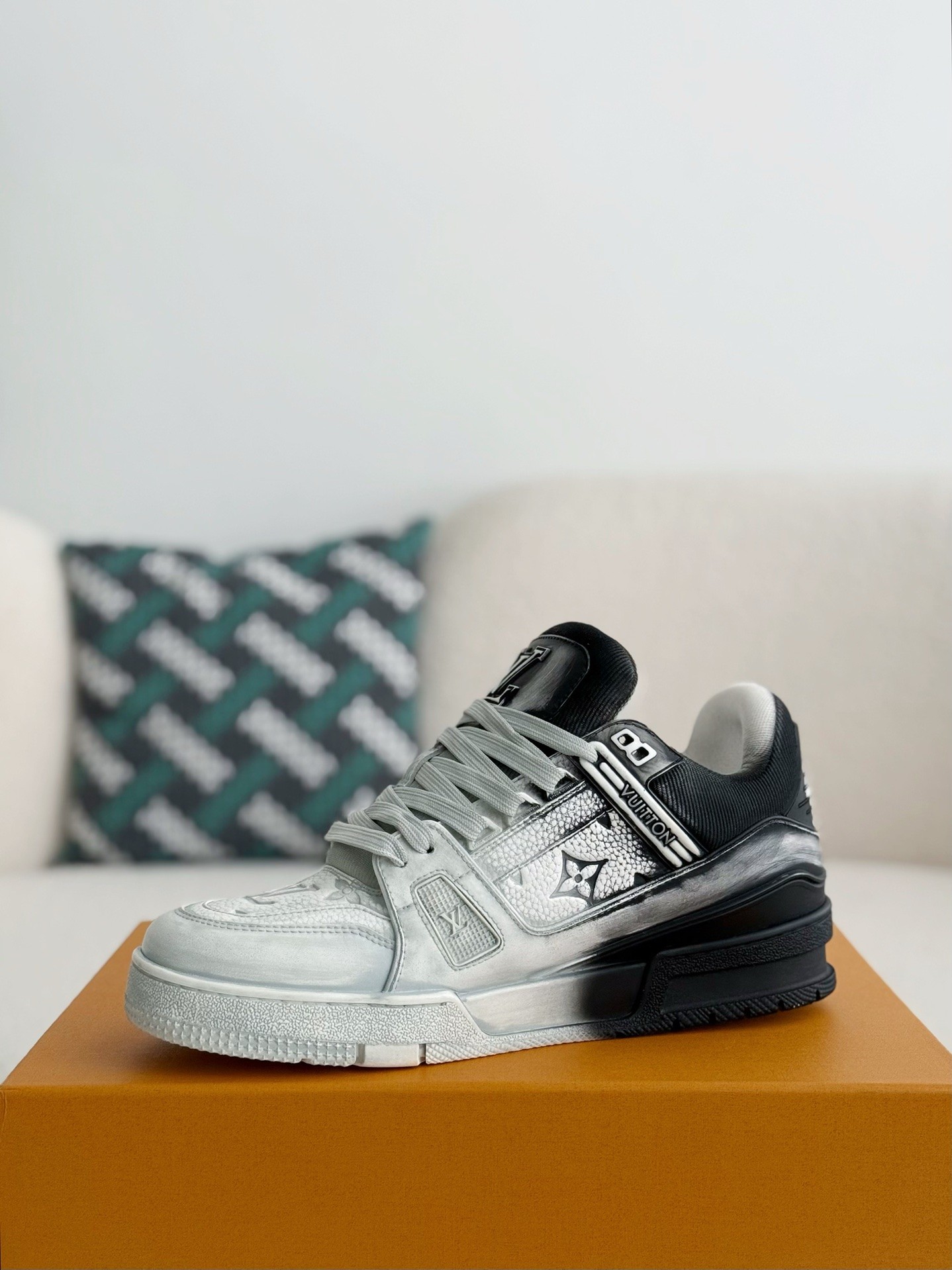 LOUIS VUITTON TRAINER SNEAKERS
